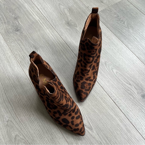 Mata Leopard V-Cut Pointed Toe Booties - Picture 5 of 8